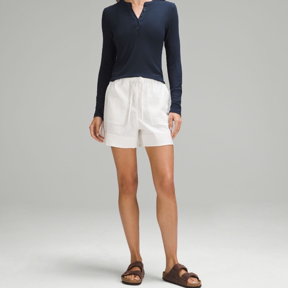 Lululemon Cinchable Waist High-Rise woven White Shorts 3.5” - NEW